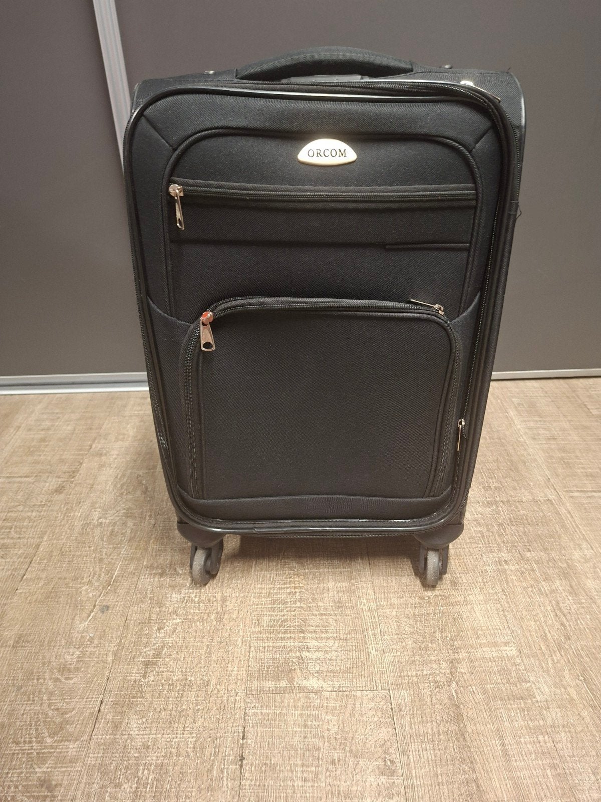 Rol trolley / koffer op wieltjes en uitschuif handgreep, Ophalen, Hard kunststof, Slot