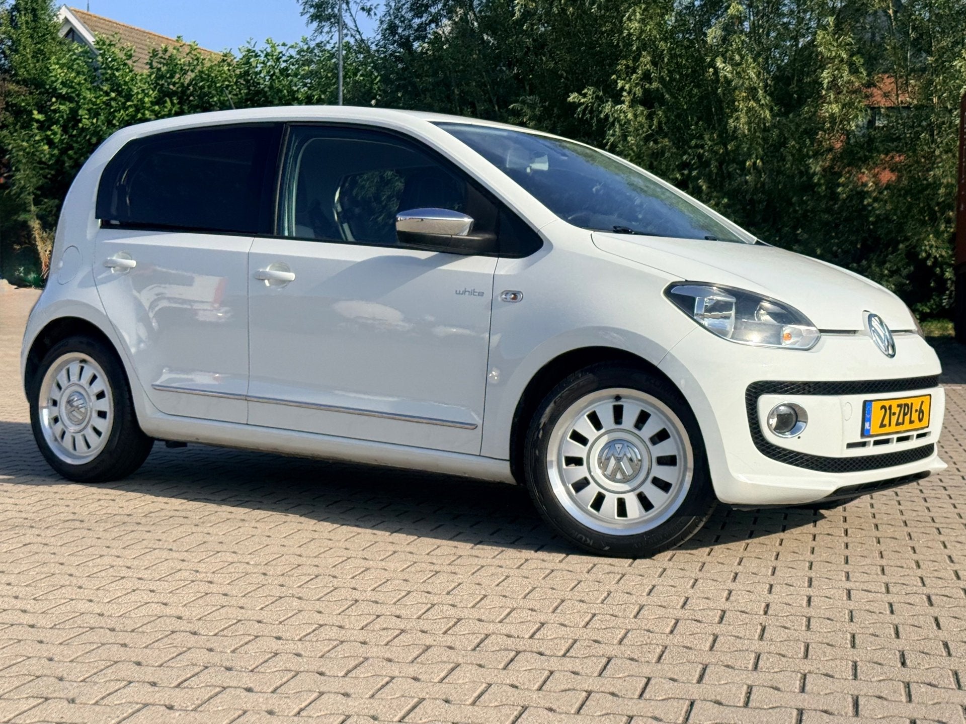 Volkswagen Up! 1.0 high up! BlueMotion White Edition, Voorwielaandrijving, Euro 5, Stof, Gebruikt