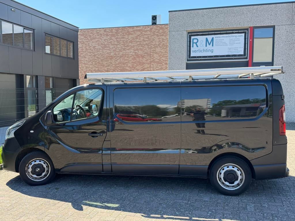 Nissan Nv300 GB 2.0 dCi 120pk L2h1 2900 2020 Zwart, Auto's, Bestelauto's, Voorwielaandrijving, Stof, Zwart, Zwart
