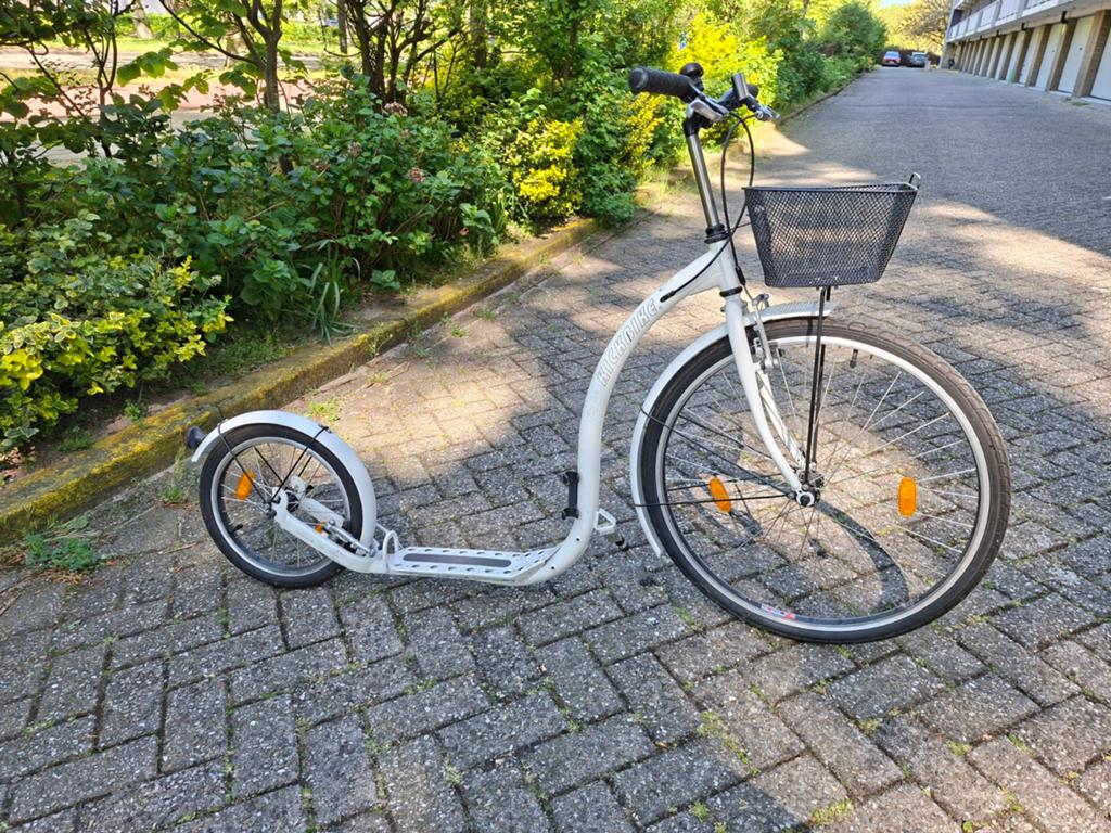 Step wit met standaard, Ophalen, Zo goed als nieuw, Gewone step