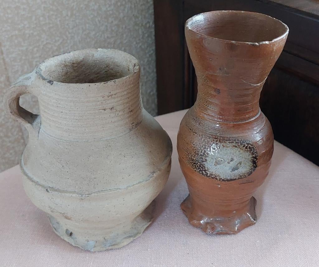 2 ANTIEKE 16E EEUW POTJES, Antiek en Kunst, Antiek | Keramiek en Aardewerk, Ophalen of Verzenden