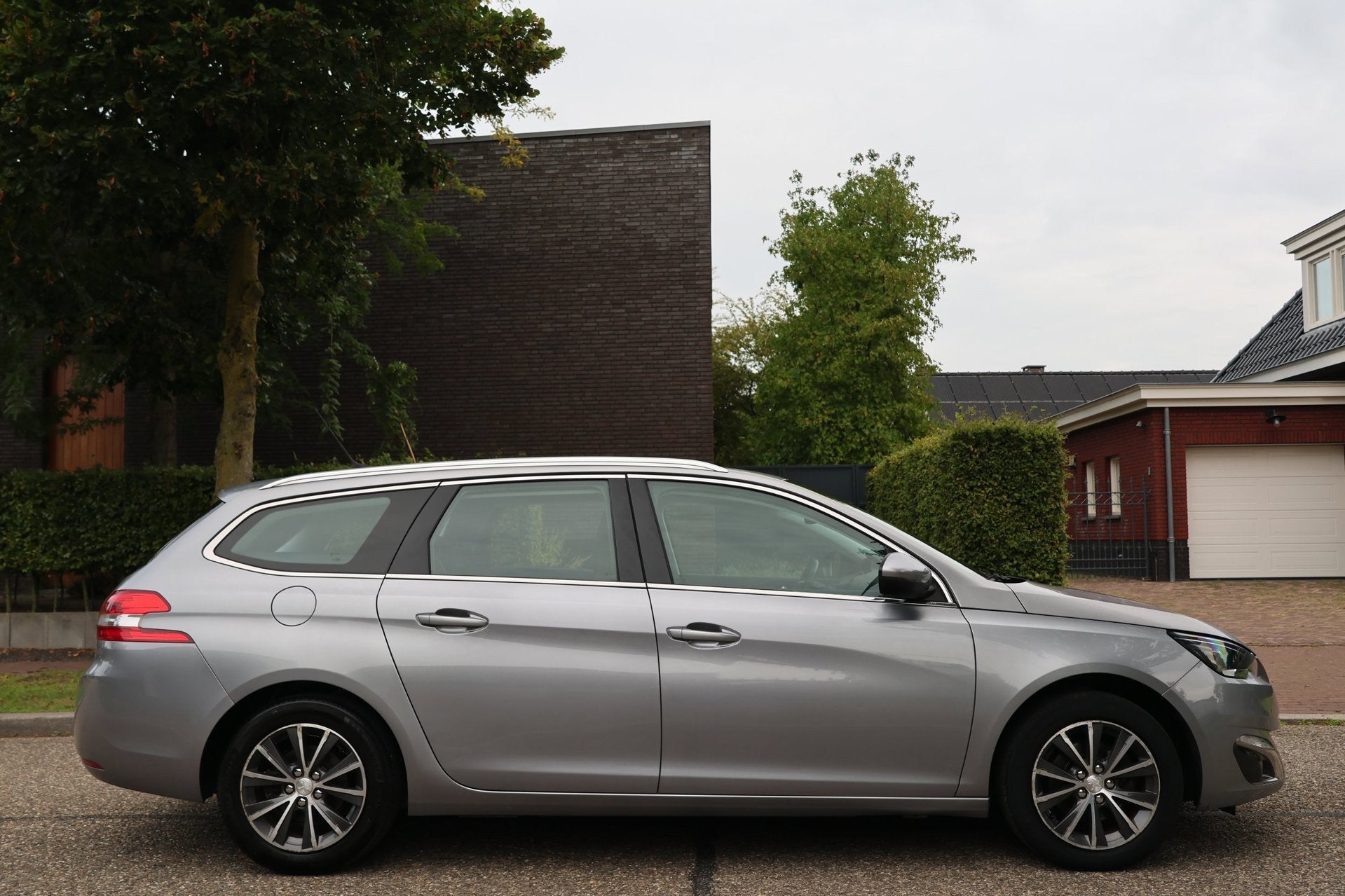 Peugeot 308 SW 1.2 PureTech Allure | NAVI | CLIMA | CRUISE |, Auto's, Voorwielaandrijving, Gebruikt, Euro 6, 1199 cc