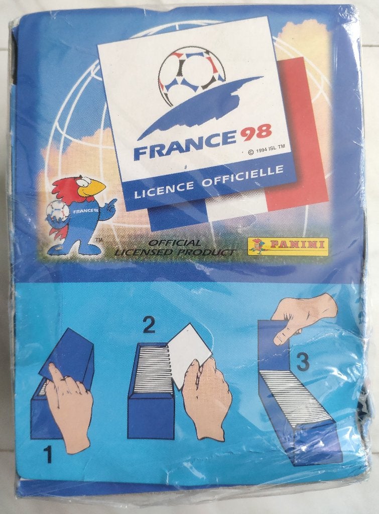 Panini France 98 doos met 100 pakjes voetbalplaatjes SEALED, Nieuw, Poster, Plaatje of Sticker, Ophalen, Buitenlandse clubs
