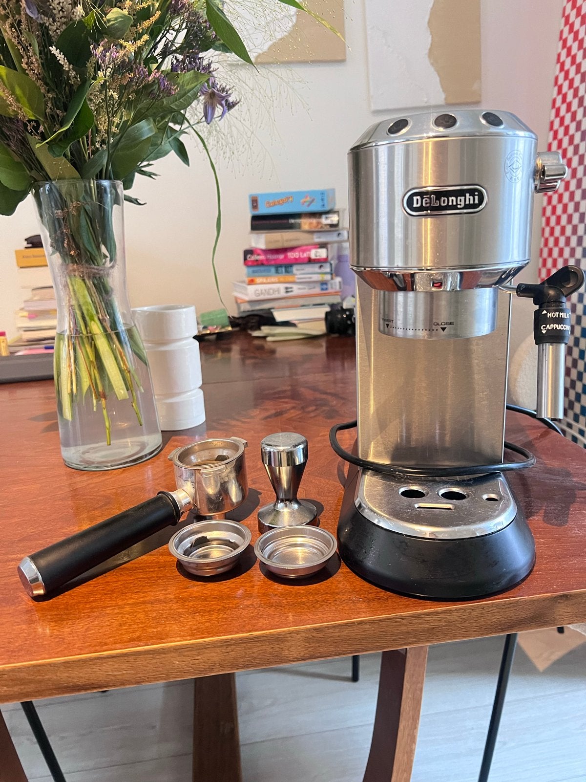 De'Longhi Dedica Style EC685.M Espressomachine, Afneembaar waterreservoir, Gebruikt, Espresso apparaat, Gemalen koffie