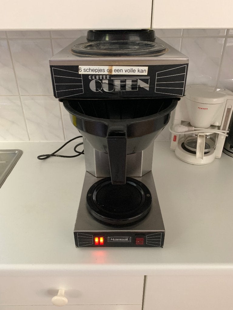 Grote koffiemachine, Ophalen, Gebruikt, 10 kopjes of meer, Koffiemachine