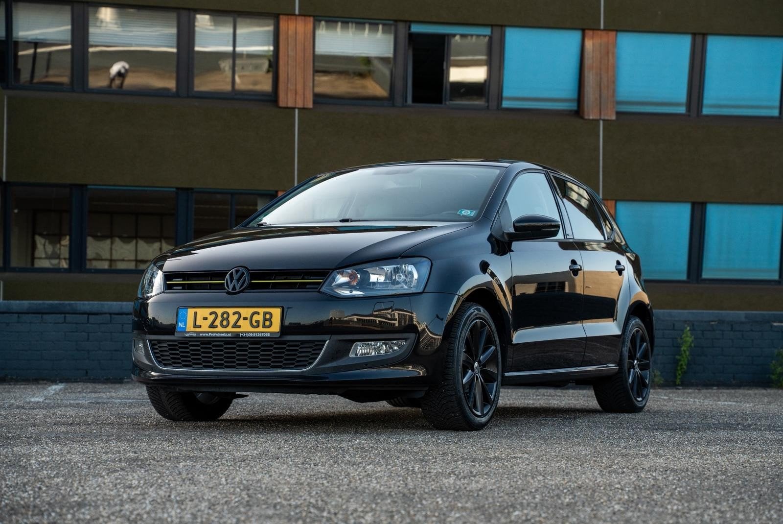 Volkswagen Polo 1.4 16V FSI 63KW 2011 Zwart, Auto's, Voorwielaandrijving, 40 €/maand, Zwart, 4 cilinders