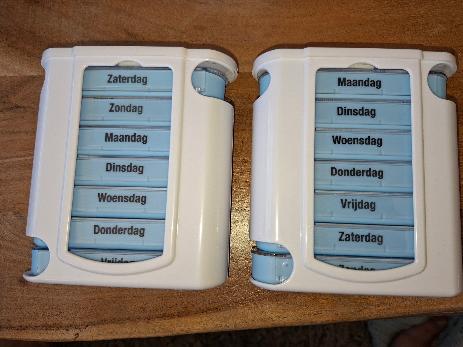 2x medicijnen pillen doosjes, Ophalen of Verzenden, Zo goed als nieuw