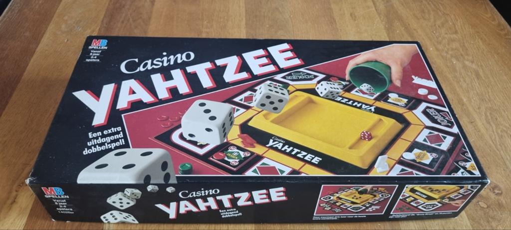 Casino Yahtzee dobbelspel van MB Spellen, Hobby en Vrije tijd, Gezelschapsspellen | Bordspellen, Een of twee spelers, Ophalen of Verzenden