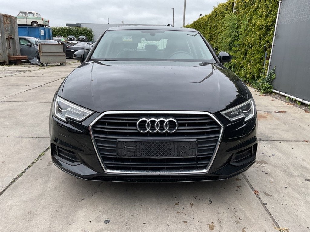 Bumper Voor Audi A3 Limousine (8VS/8VM) 2017 8V5807065QGRU, Gebruikt, Auto-Union-Straße  1, Ingolstadt 85057, , Duitsland, Info@audi.de