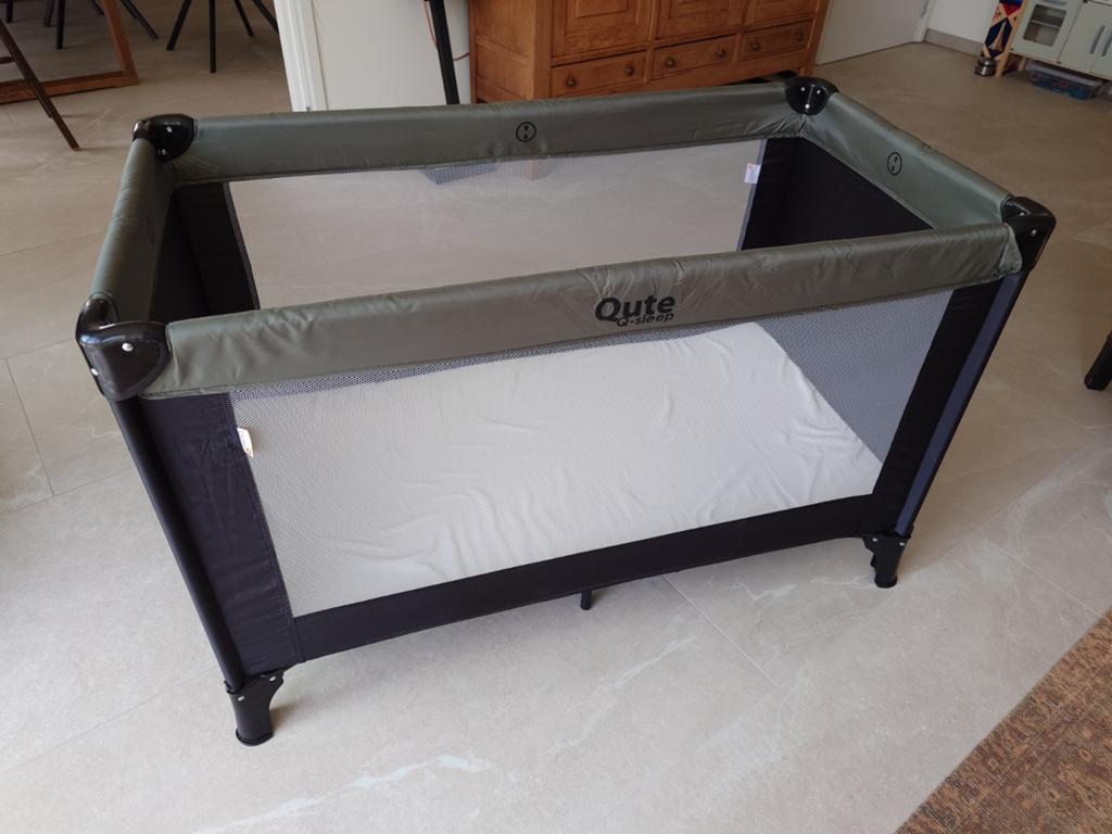 Qute Q-sleep campingbed inclusief Ikea matras (nieuwstaat), Ophalen, Zo goed als nieuw