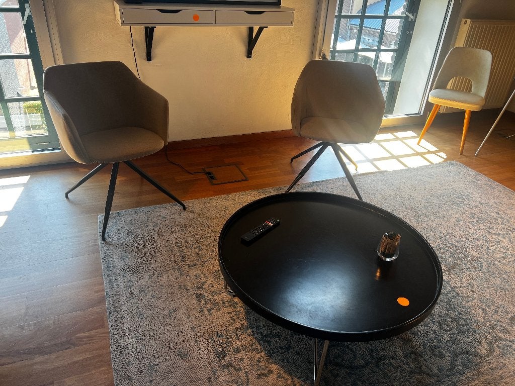 2 moderne fauteuils + zwarte ronde salontafel, Gebruikt, 50 tot 100 cm, Rond, 5 – 50