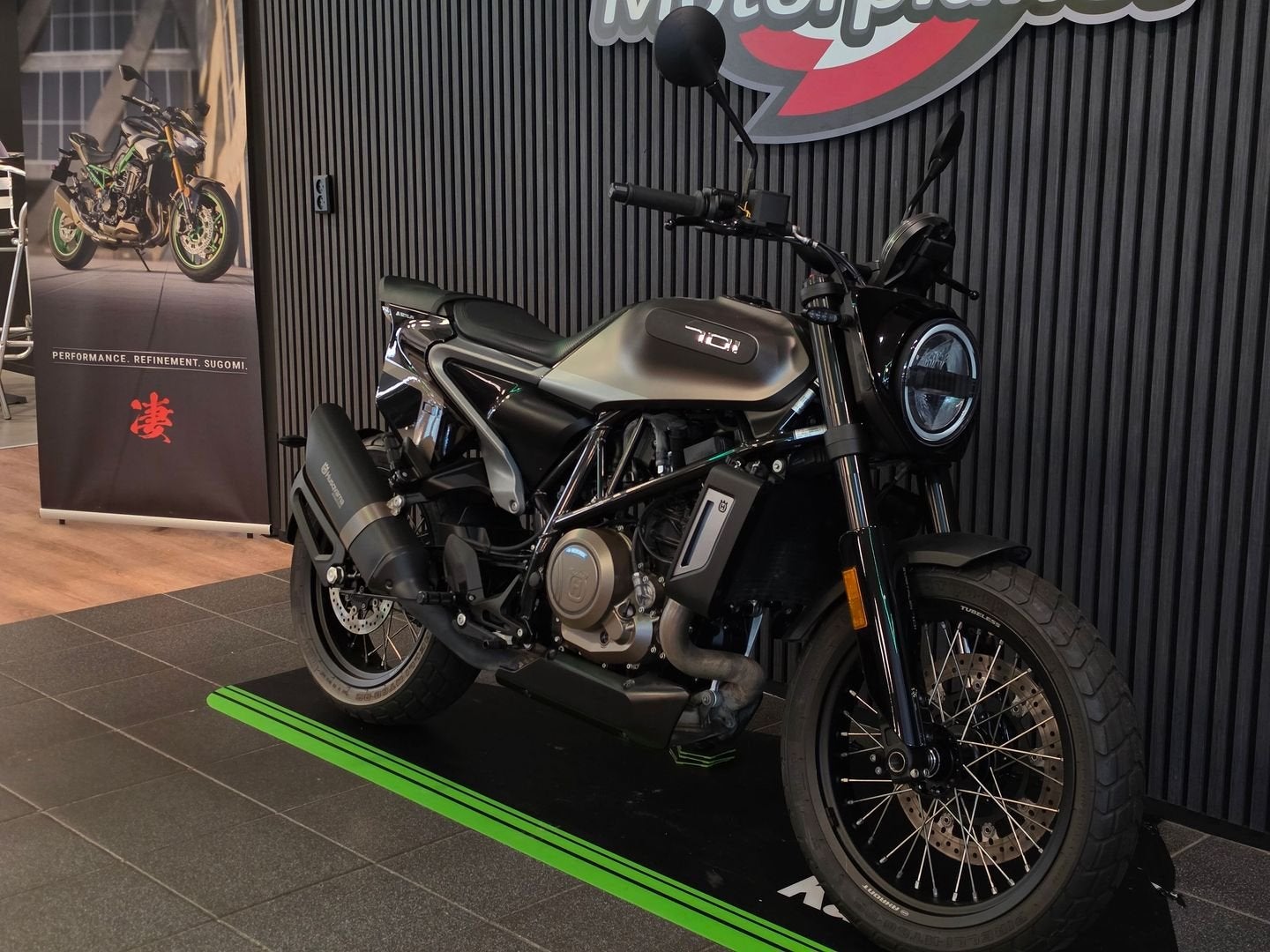 Husqvarna SVARTPILEN 701 - 2020, Handgeschakeld, Naked bike, Gebruikt, Bedrijf