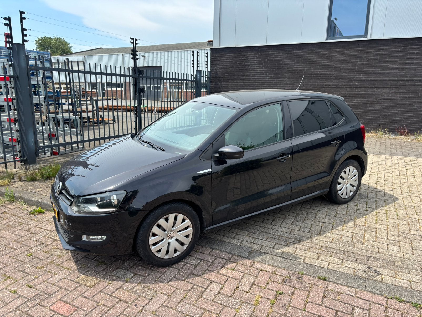 Volkswagen Polo 1.4 16V FSI 63KW 2010 Zwart, Auto diversen, Schadeauto's, Ophalen, Volkswagen, Zwart, Handgeschakeld