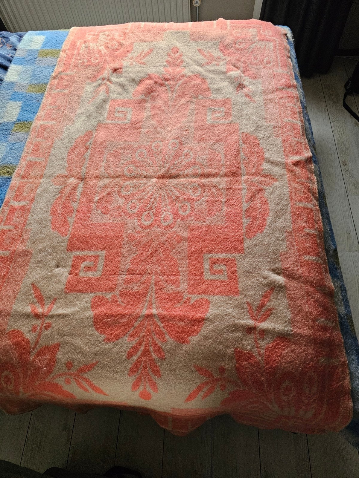Prachtige Vintage Wollen Deken • Koraal / Zalmroze Bloemen, Huis en Inrichting, Gebruikt, 200 cm, Roze, Wol