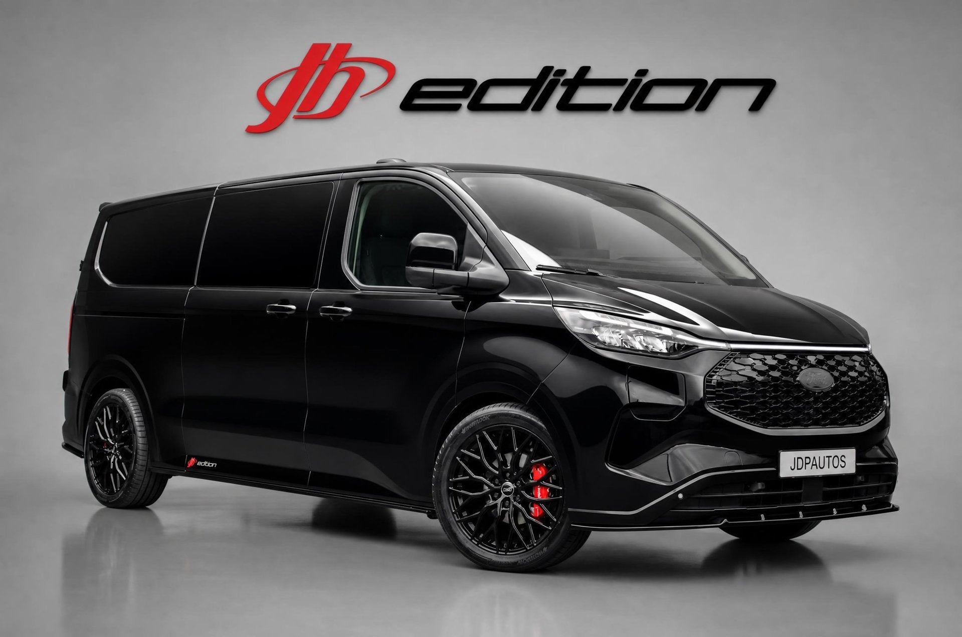 Ford E-Transit Cust. 320 L2H1 Limited 71 kWh DC DUBBEL CABIN, Auto's, Automaat, Achterwielaandrijving, Zwart, 2433 kg
