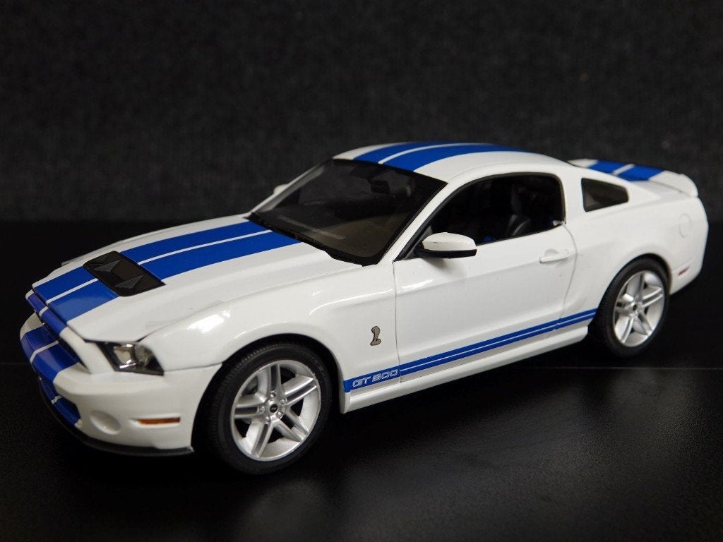 Greenlight 1:18 2011 Shelby GT500 wit-blauw, Hobby en Vrije tijd, Modelauto's | 1:18, Overige merken, Auto, Onbekend, Nieuw