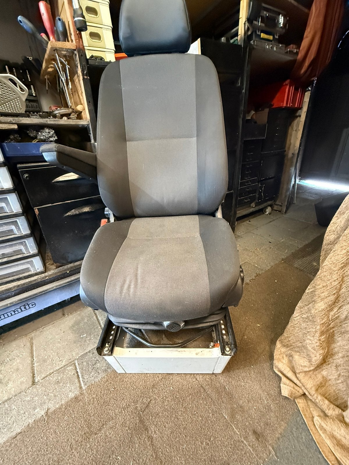 Luchtgeveerde bestuurdersstoel voor vw crafter/sprinter 906, Auto-onderdelen, Interieur en Bekleding, Ophalen, Gebruikt, Mercedes-Benz