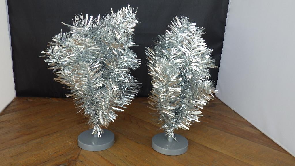 2 zilverkleurige kerstboompjes, Ophalen of Verzenden, Gebruikt