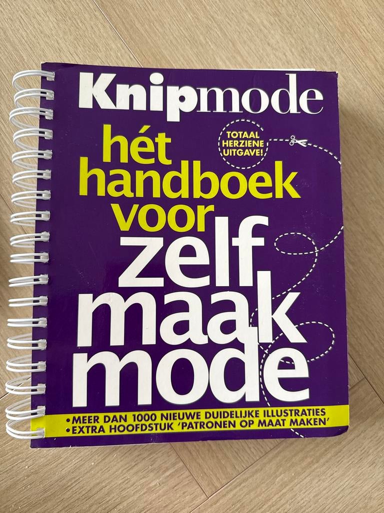 Knipmode Hét Handboek voor Zelfmaakmode - Totaal Herzien, Overige typen, Vrouw, Ophalen of Verzenden, Zo goed als nieuw