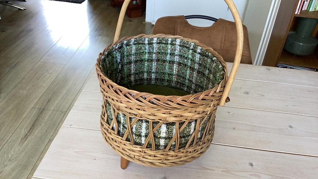 Vintage rotan mand, Huis en Inrichting, Ophalen of Verzenden, Zo goed als nieuw, Rond, Riet