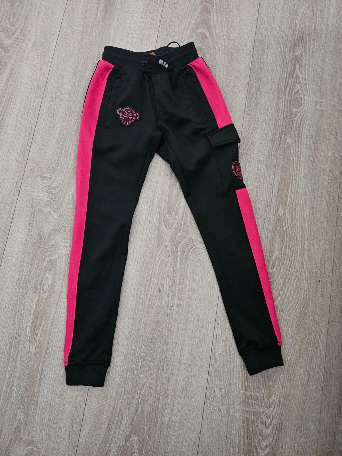 Black Bananas joggingbroek zwart/roze maat 128, Broek, Gebruikt, Jongen of Meisje, Ophalen of Verzenden