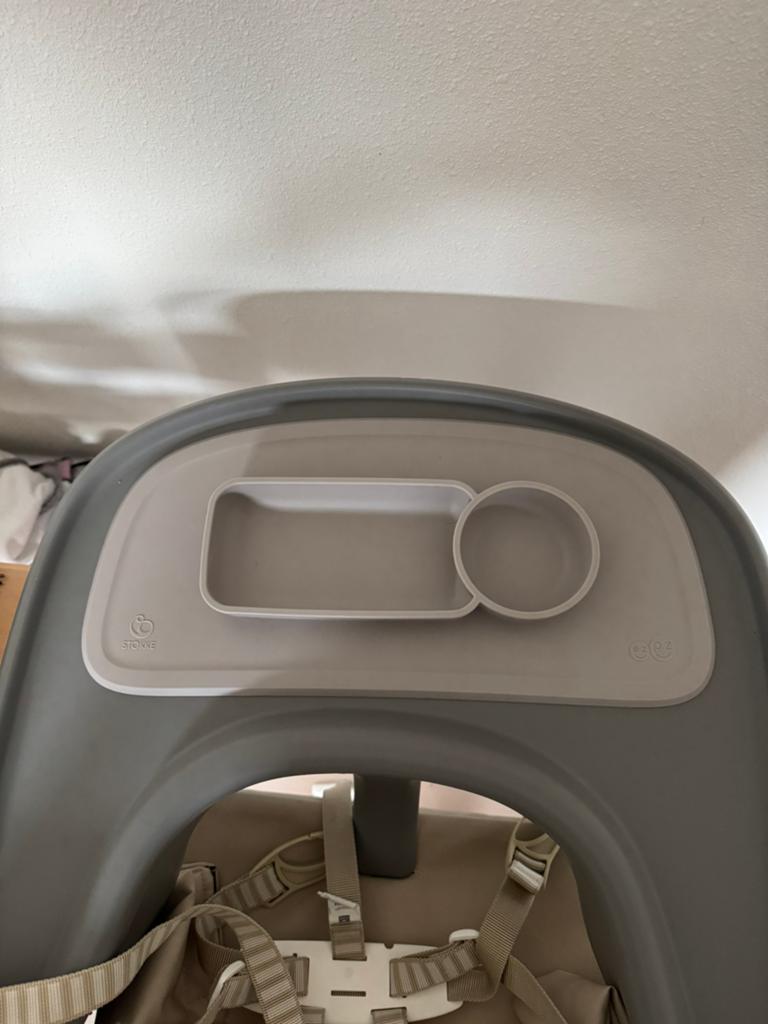 STOKKE placemat grijs in zeer goede staat, Kinderen en Baby's, Overige Kinderen en Baby's, Ophalen of Verzenden, Zo goed als nieuw