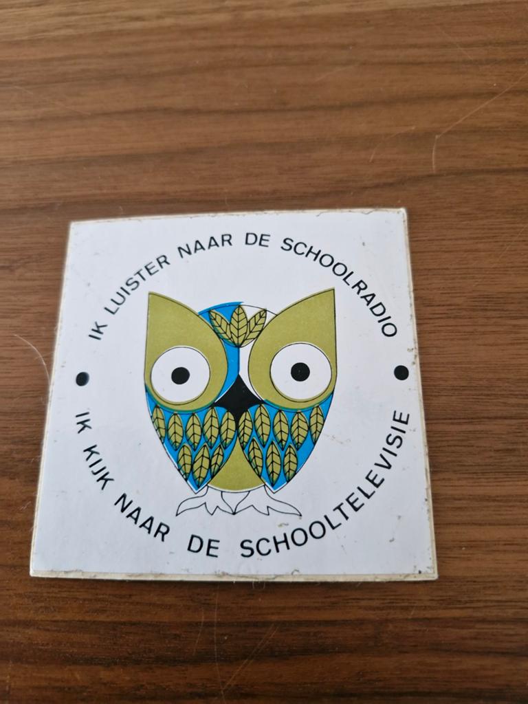 7916 Vintage Schoolradio/Schooltelevisie Sticker Uil, Ophalen of Verzenden, Gebruikt