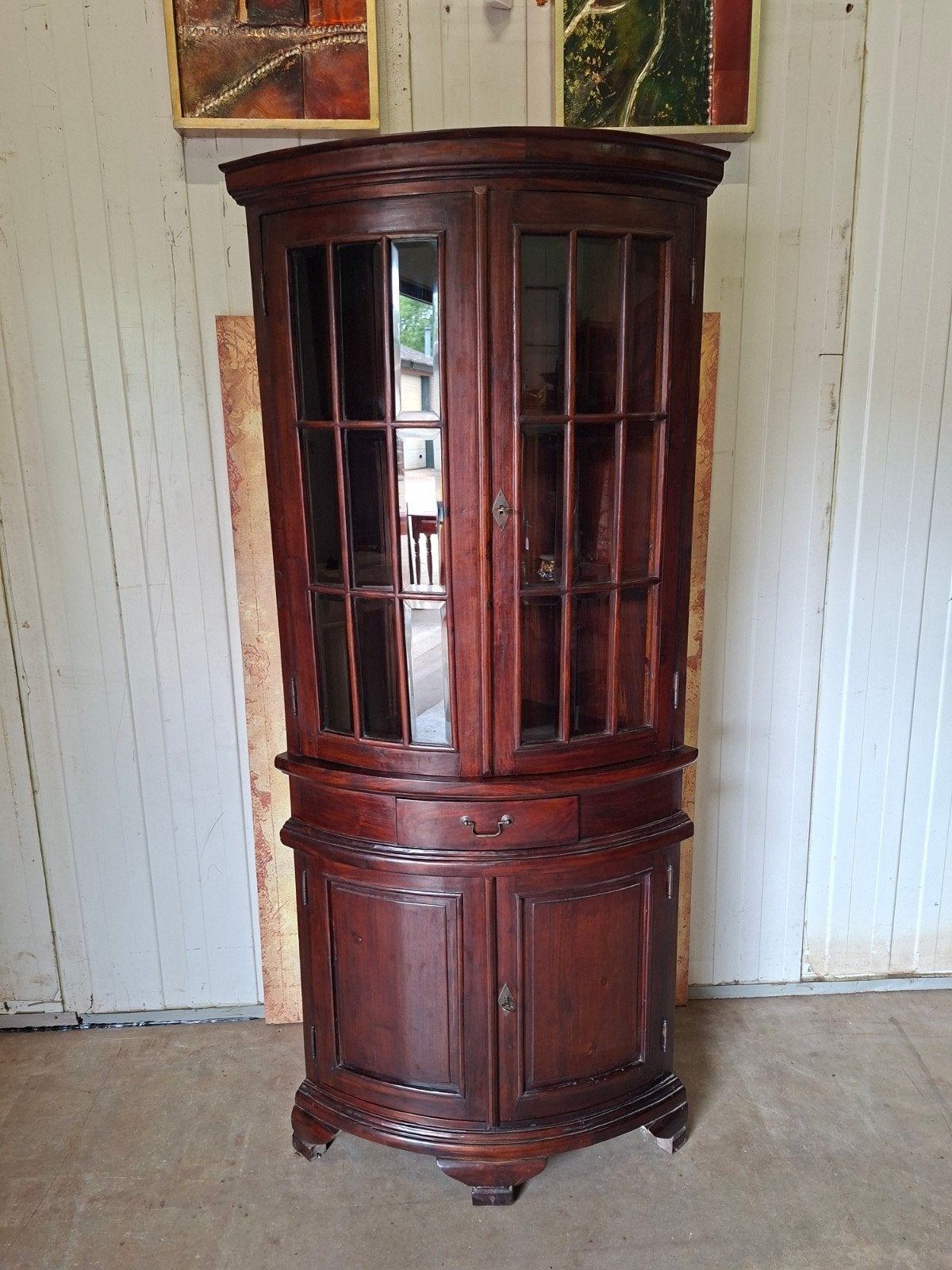 Klassiek Engelse hoek vitrine, servies kast mahoniehout