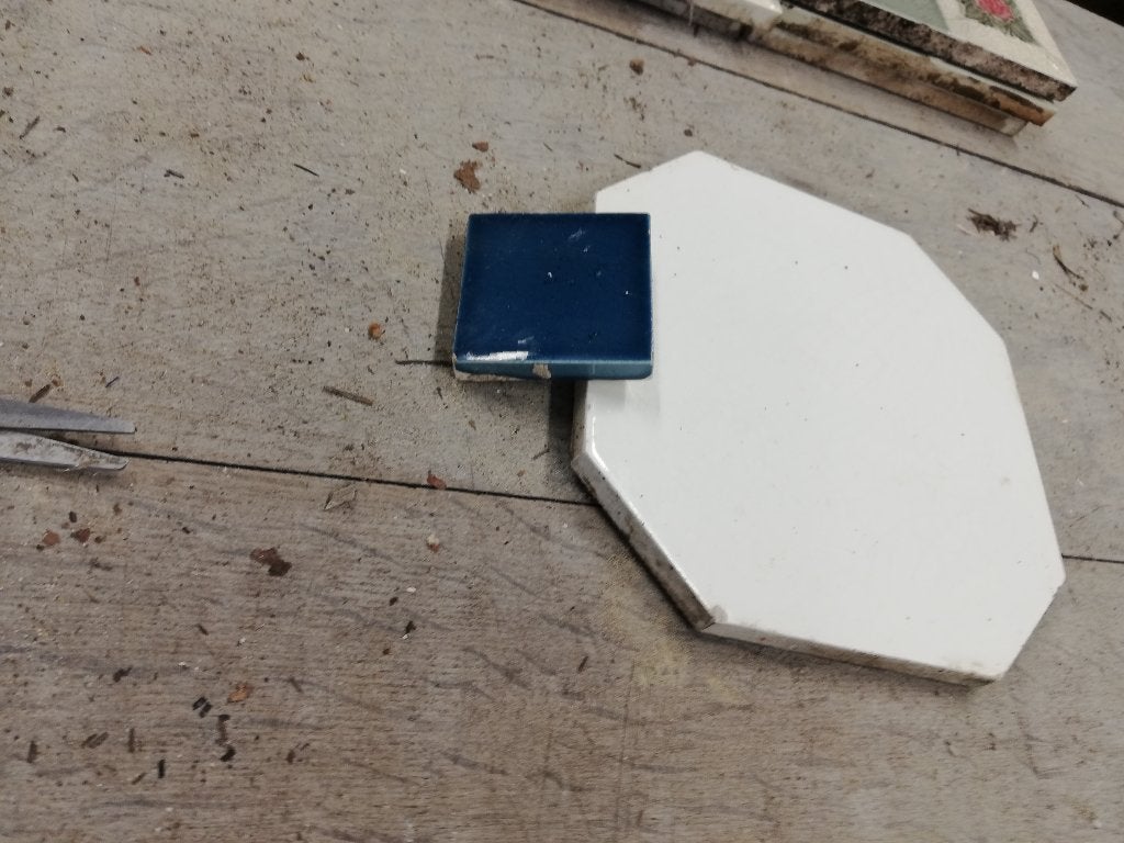 ca 5 m2 antieke achtkantige wandtegels met blauw vulhoekje, Ophalen