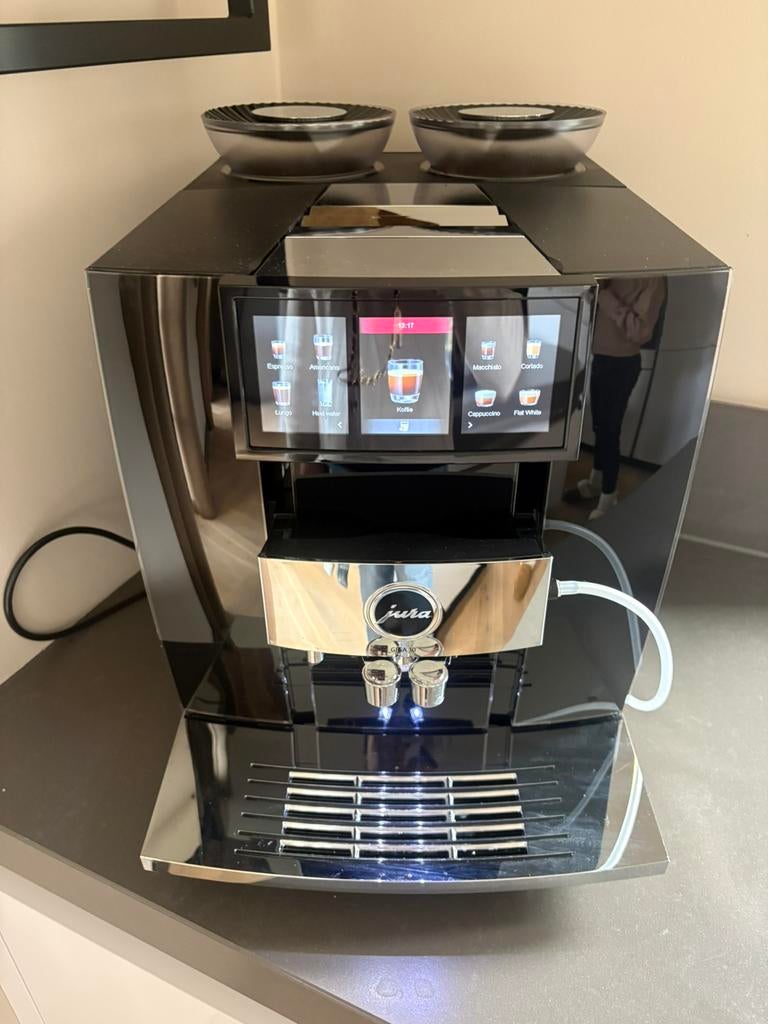 Jura GIGA 10 koffiemachine, Witgoed en Apparatuur, Koffiezetapparaten, 10 kopjes of meer, Koffiemachine, Zo goed als nieuw, Koffiebonen