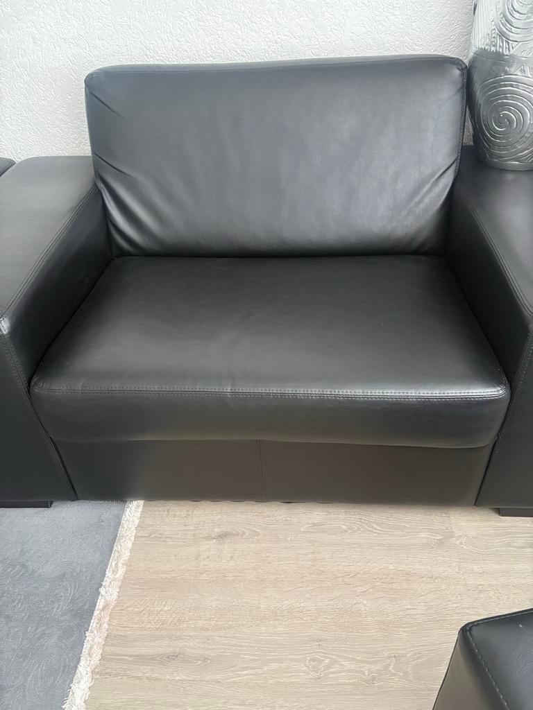Zwart leren bankje met poef, Leer, Ophalen of Verzenden, Zo goed als nieuw, 75 tot 100 cm