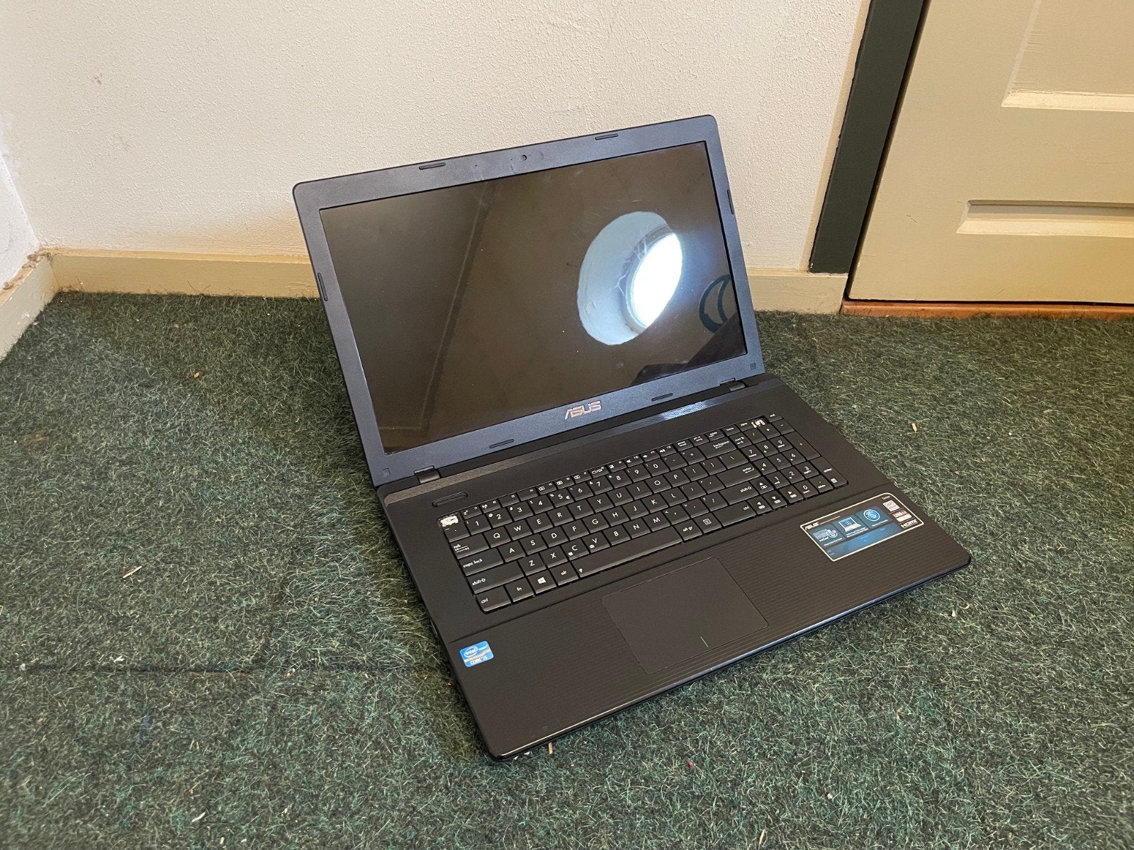 Asus R704A-TY260H laptop (17.3 inch) - Defect toetsenbord, Gebruikt, Qwerty, Ophalen of Verzenden, Intel Core i5