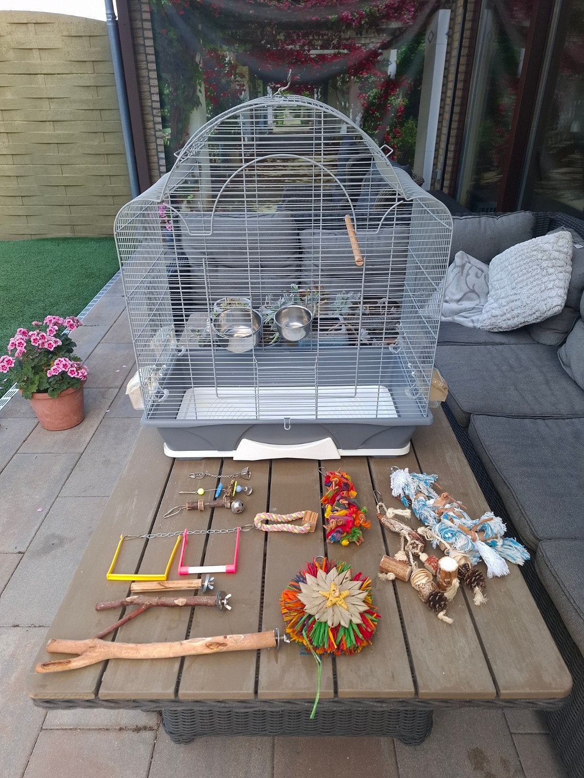 Grote vogelkooi + complete accessoireset, Ophalen, Gebruikt, Metaal, Vogelkooi