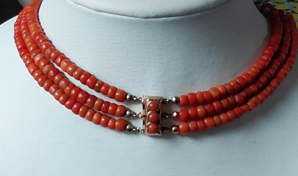 prachtig bloedkoraal collier - drie strengen, Ophalen of Verzenden, Overige materialen, Ketting, Met edelsteen