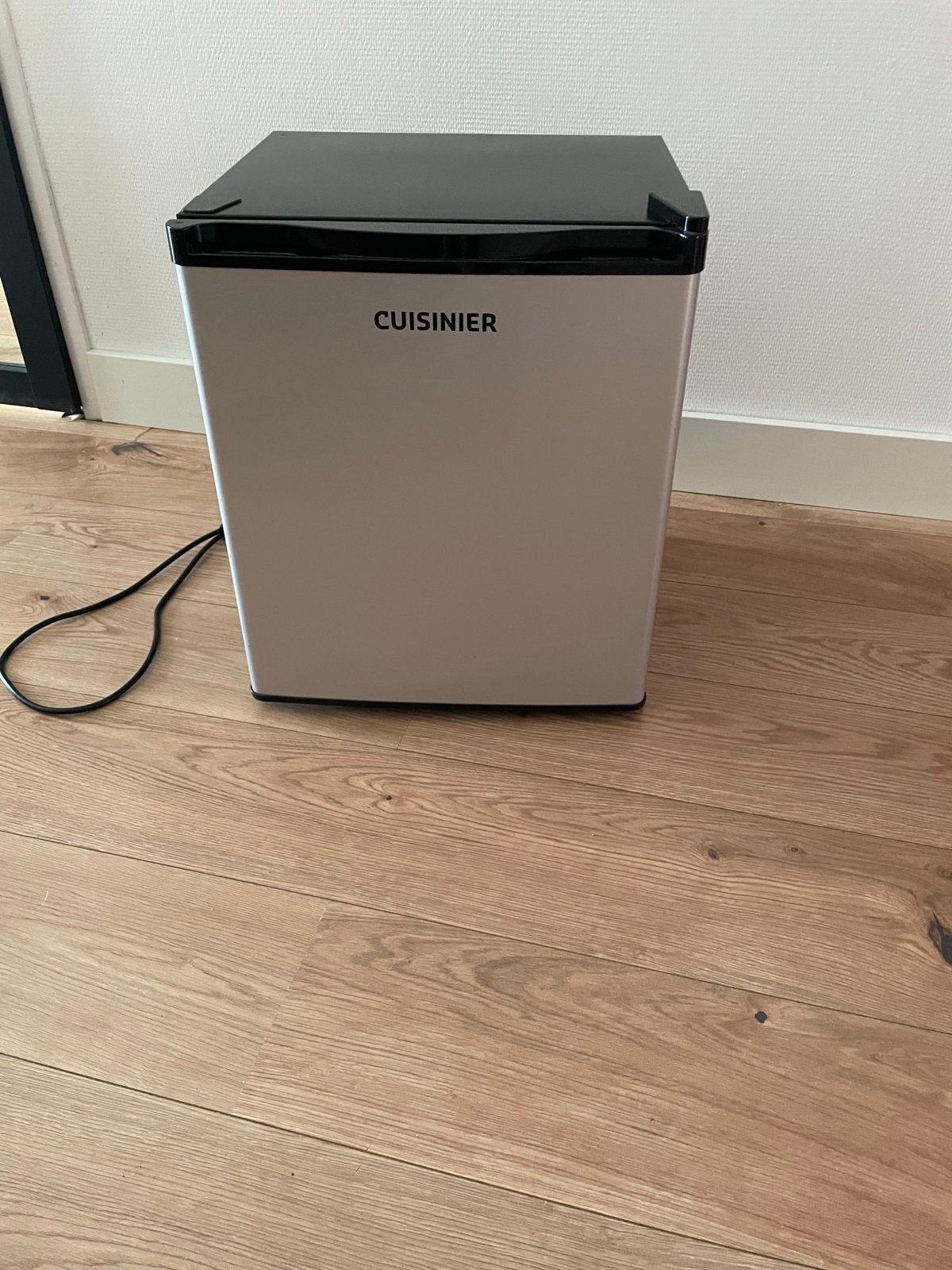 Cuisinier minikoelkast - koelt niet, Ophalen, Zonder vriesvak, Minder dan 75 liter, Niet werkend