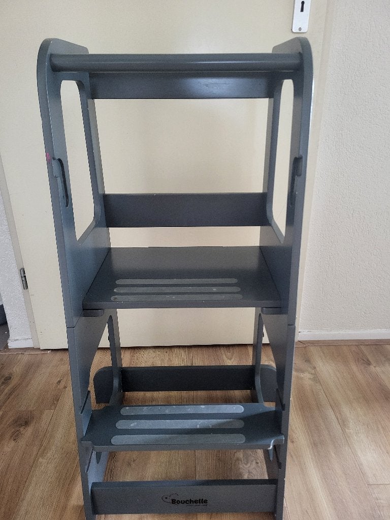 Bouchelle Montessori leertoren grijs opvouwbare keukenhulp, Kinderen en Baby's, Kinderstoelen, Ophalen, Gebruikt, Meegroeistoel