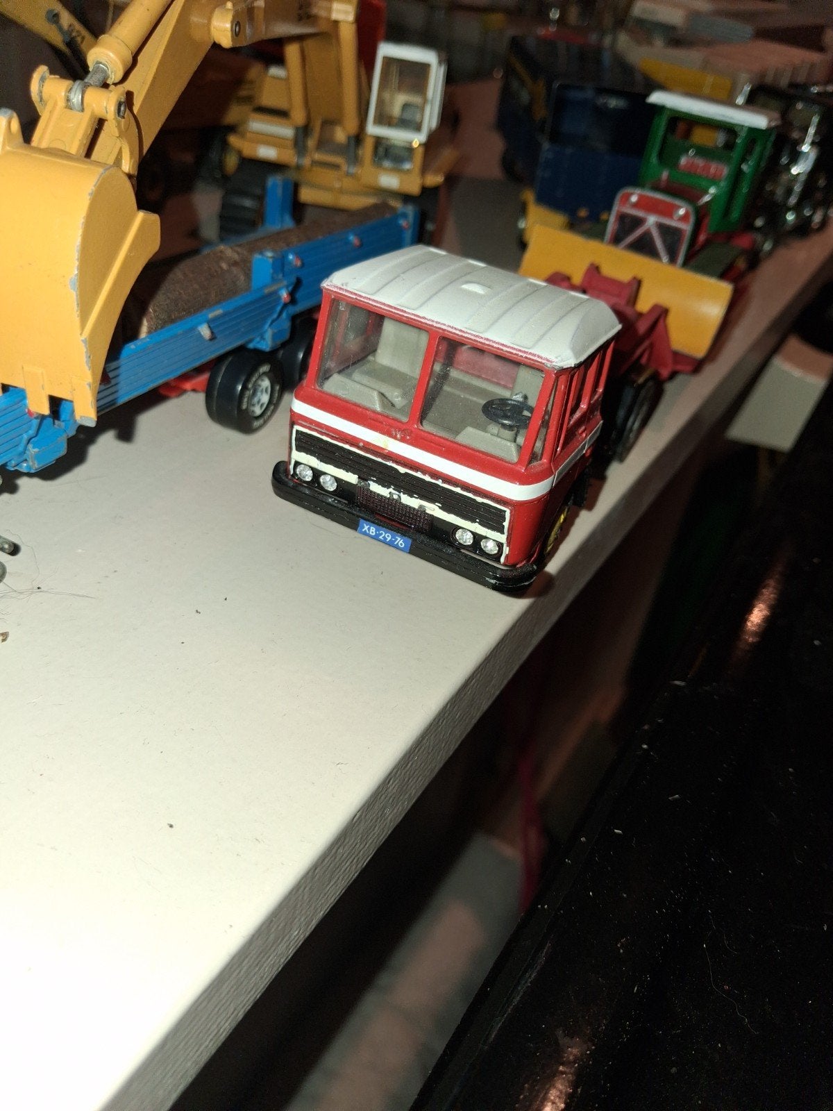DAF met dieplader en bulldozer - Modelauto, Kinderen en Baby's, Ophalen of Verzenden, Gebruikt