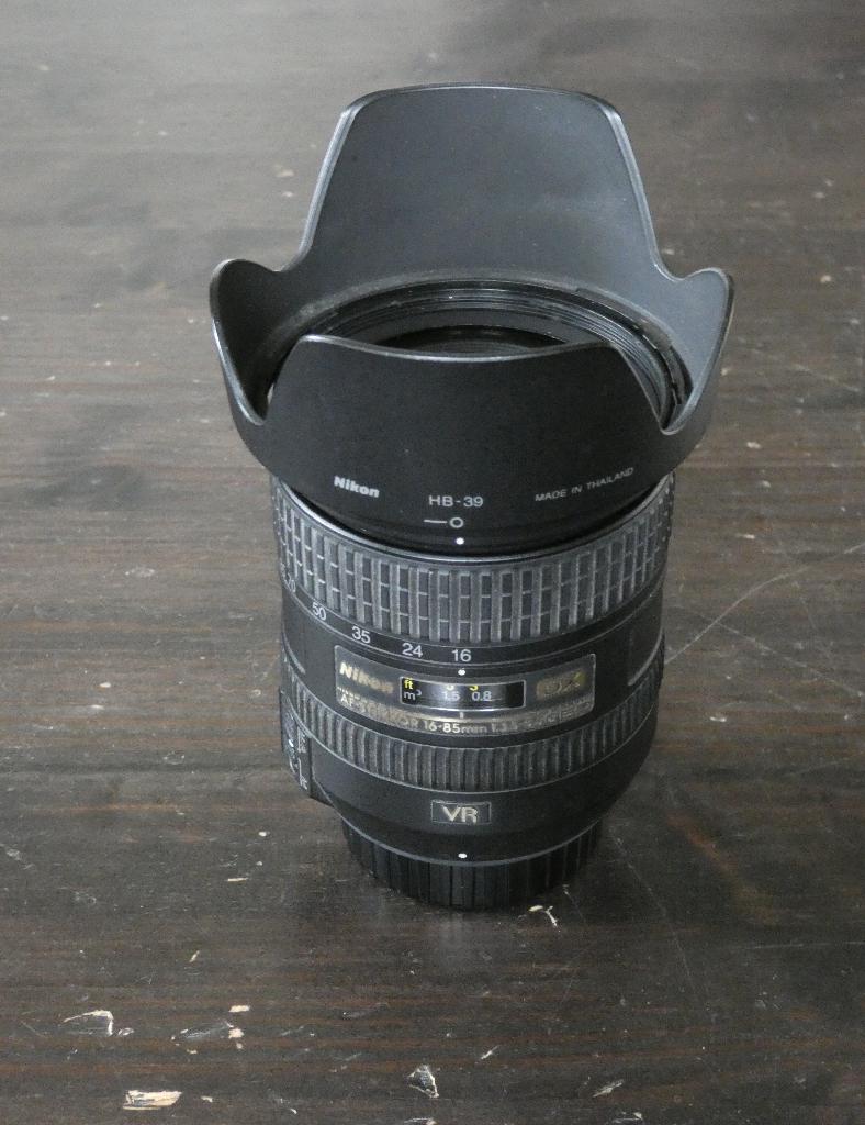 NIKON 16-85mm VR ED, Ophalen of Verzenden, Zo goed als nieuw, Standaardlens, Zoom