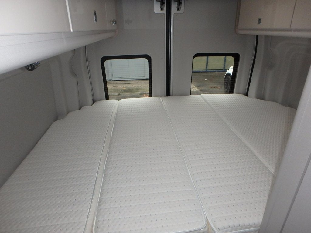 Bürstner Lineo 590 C, Caravans en Kamperen, Automaat, Standaard zit, Ringverwarming, Ford