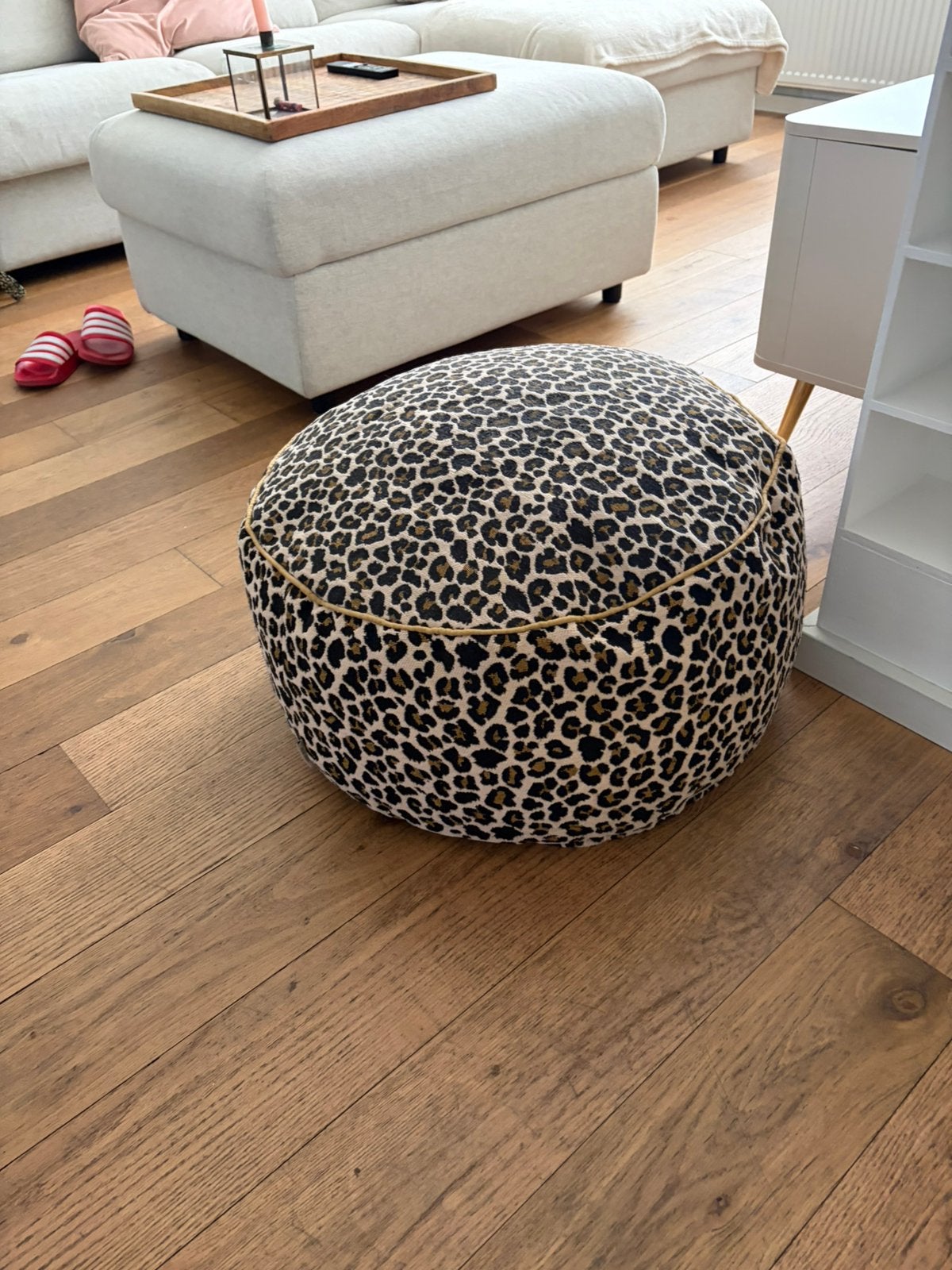 Sissyboy tijgerprint poef, Huis en Inrichting, Banken | Voetenbanken en Poefen, Ophalen, Zo goed als nieuw, Rond, Minder dan 50 cm