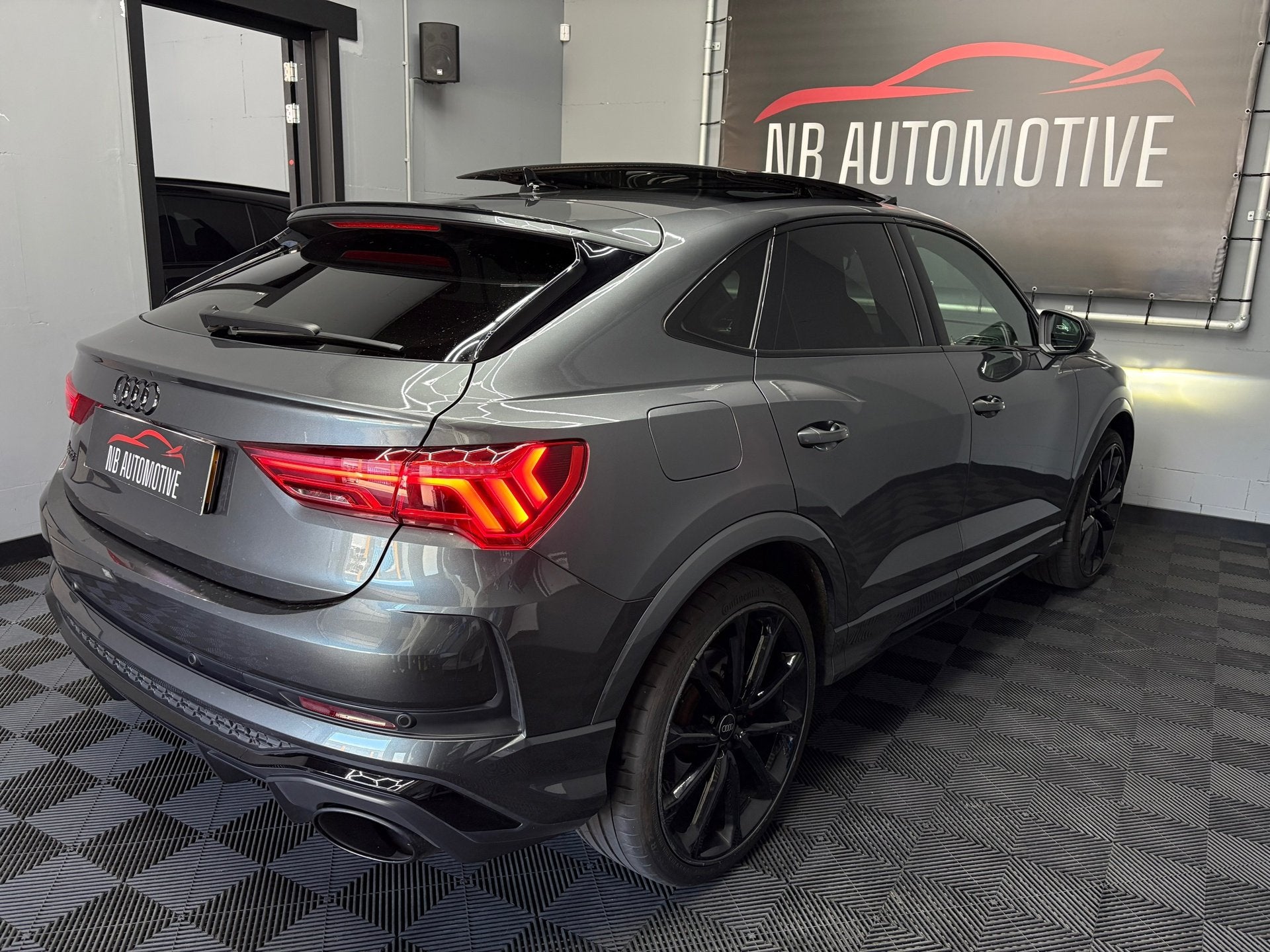 Audi RSQ3 Sportback 2.5 TFSI RS Seats Pano, Automaat, Gebruikt, 1675 kg, Bedrijf