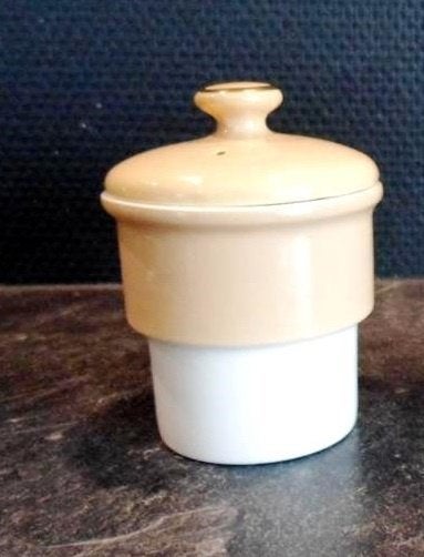 2 Koffiefilters. Douwe Egberts en Van Nelle., Ophalen of Verzenden, Gebruikt, Aardewerk, Overige stijlen