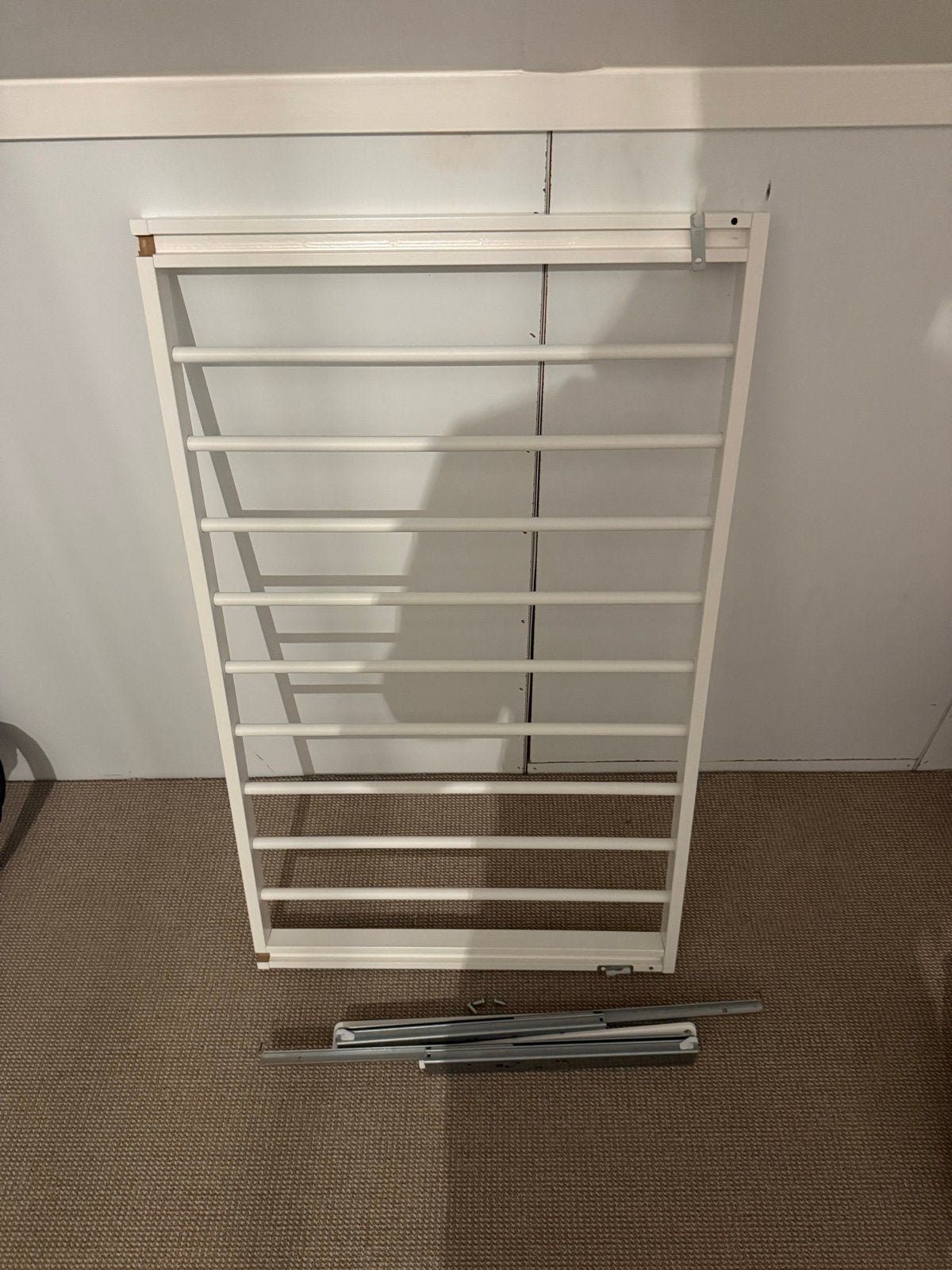 KOMPLEMENT Uittrekbare broekhanger, wit, 100x58 cm, Gebruikt, Ophalen of Verzenden, Schroefhekje, Hout