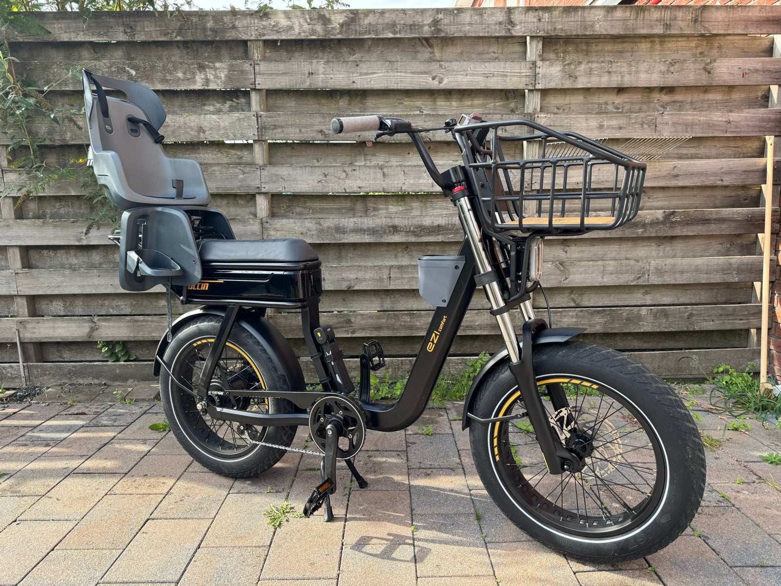 E-bike EZI Comfort met kinderzitje en mand - ZGAN, Zo goed als nieuw, Minder dan 47 cm, 50 km per accu of meer, Ophalen