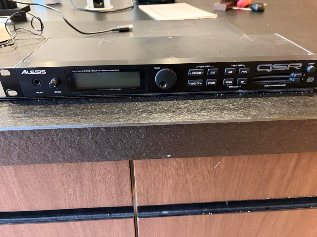 Alesis QSR 64 Voice Expandable Synthesizer Module, Muziek en Instrumenten, Synthesizers, Overige merken, Gebruikt, Met midi-aansluiting