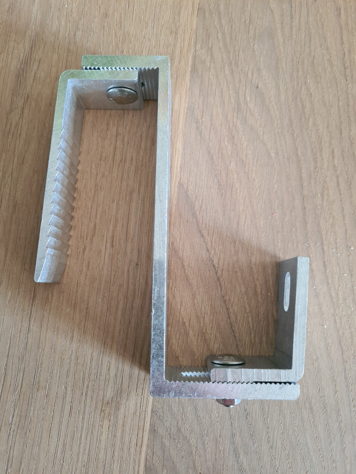 Te koop 40 stuks nieuwe ESDC CLFI dakhaak 30-63HVG voor zonn, Ophalen of Verzenden, Nieuw