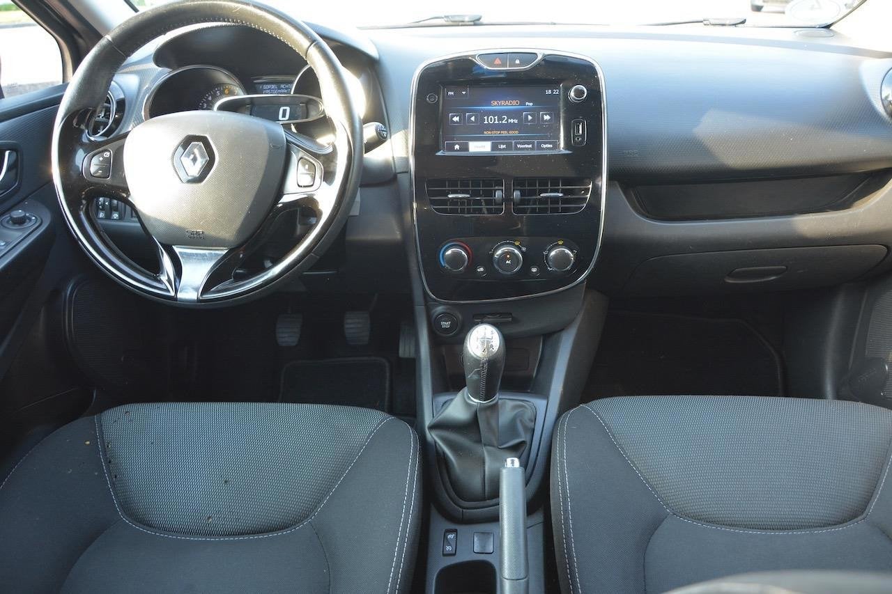 Renault Clio Estate 0.9 TCe Expression Airco|NAV|New Ketting, Voorwielaandrijving, Stof, Zwart, Handgeschakeld