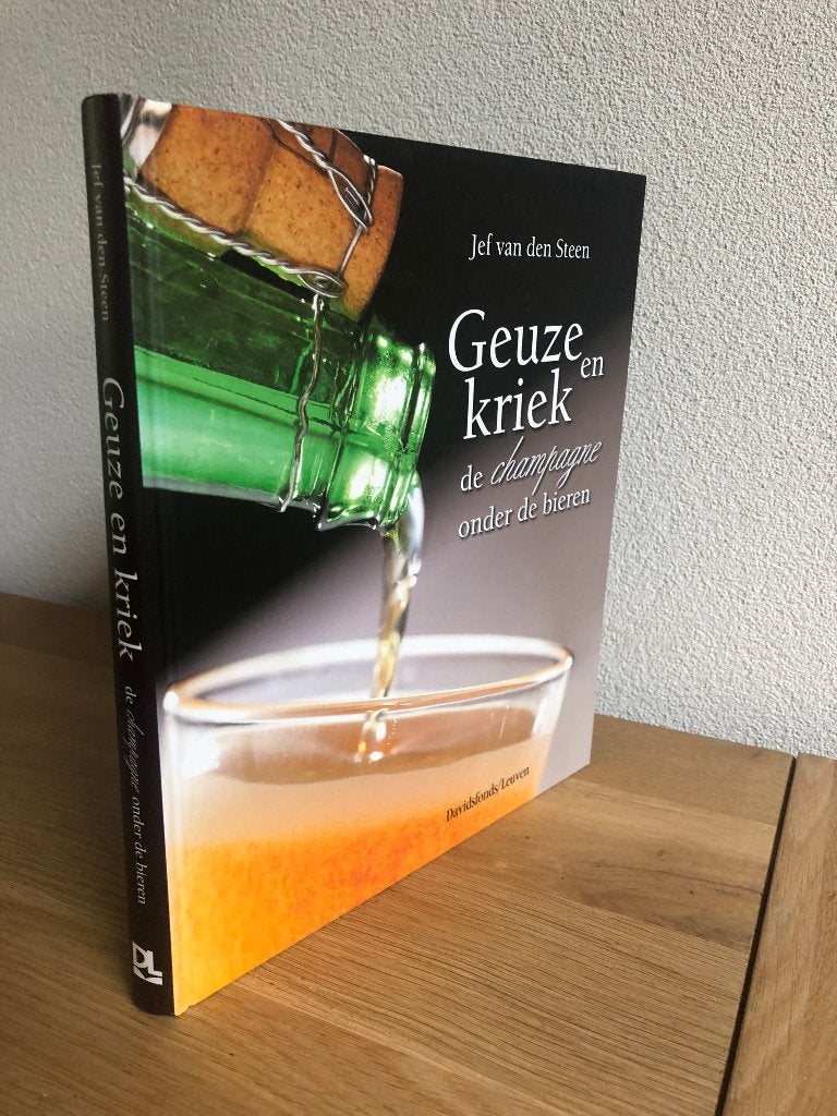 Geuze en Kriek de Champagne onder de bieren 1e druk 2006., Verzamelen, Biermerken, Ophalen of Verzenden, Zo goed als nieuw, Overige typen
