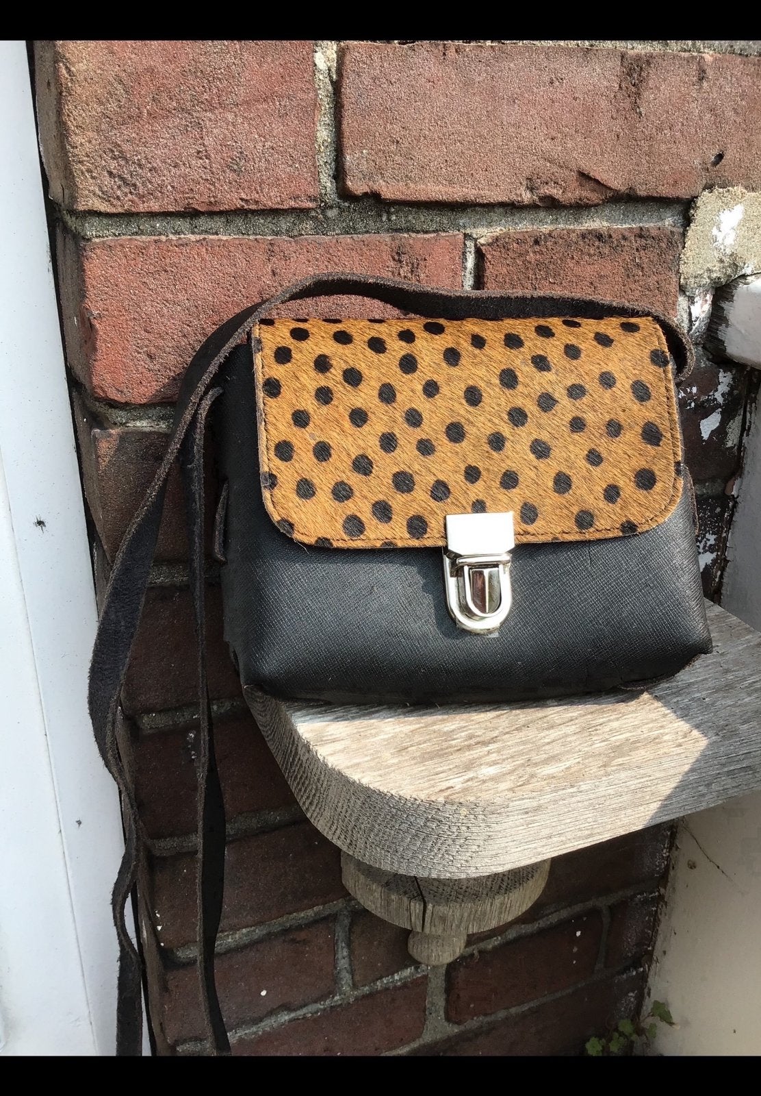 Klein 100% leren handtas, schoudertas met strap, panterprint, Ophalen of Verzenden, Zo goed als nieuw, Zwart, Leer