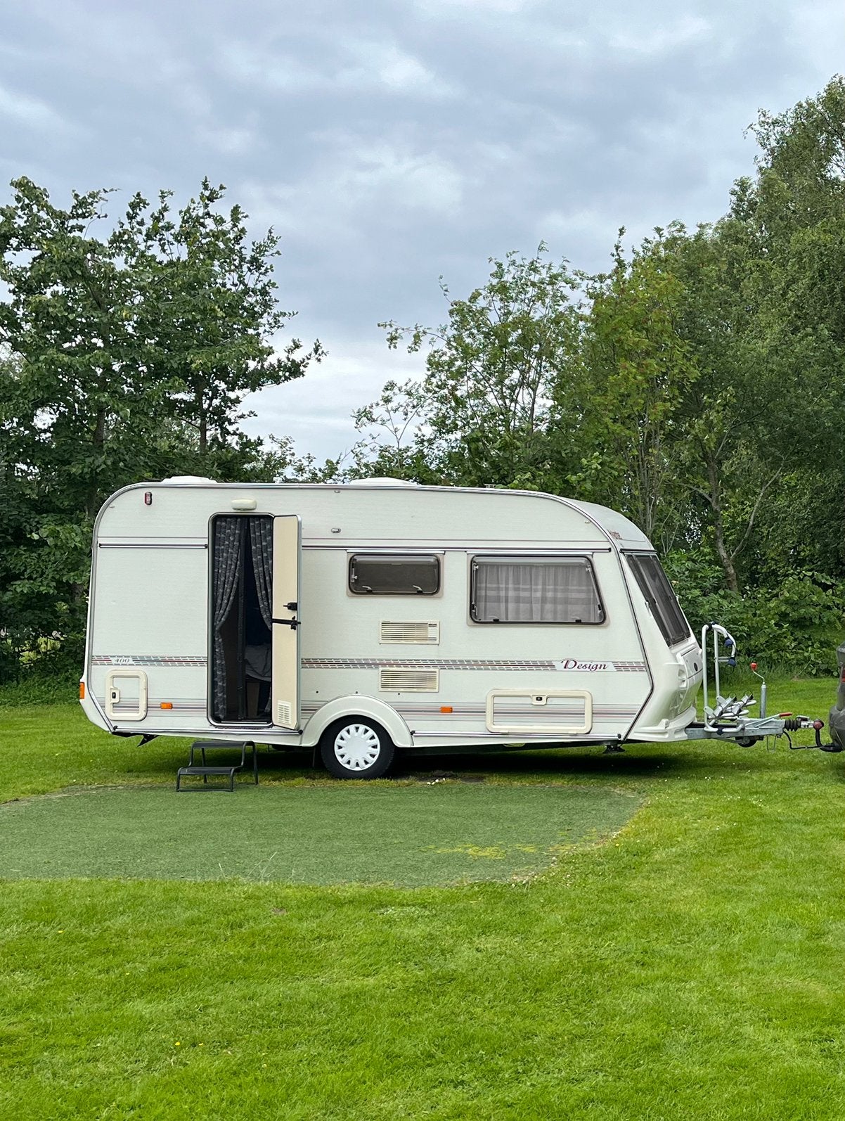 Hylander Design 400, 4 pers., Caravans en Kamperen, Kachel, Treinzit, 750 - 1000 kg, Particulier